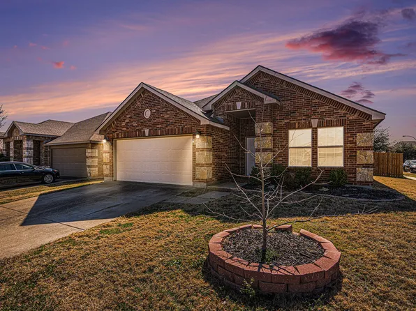 2400 Grand Rapids Dr, Fort Worth, TX 76177