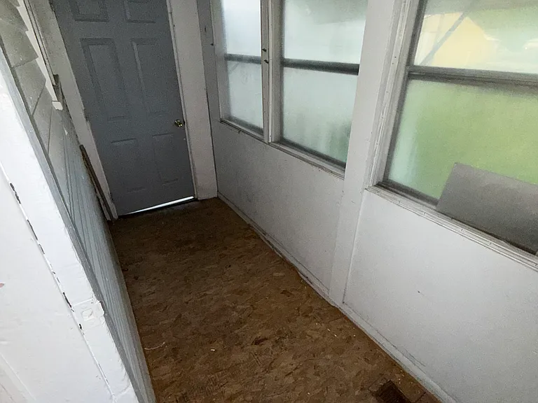564 S Court St — Photo 6