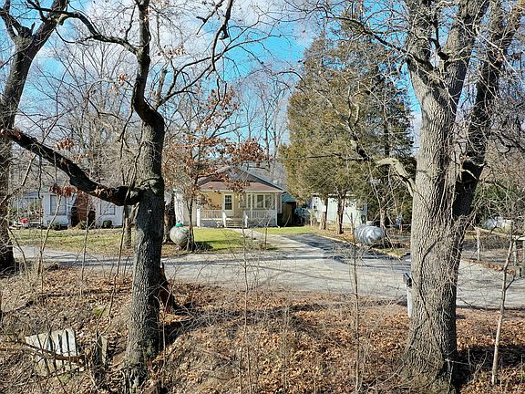 3rd image of 3320 N Apple Ave