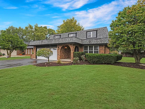 230 Essex Ln, New Lenox, IL 60451