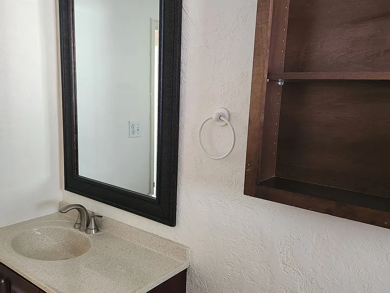 1308 Stanford Dr NE — Photo 8