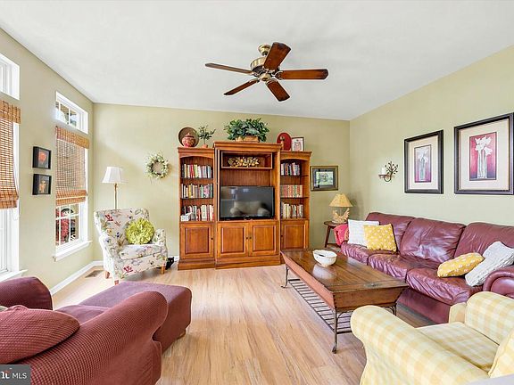 4th image of 1403 Apple Blossom Way