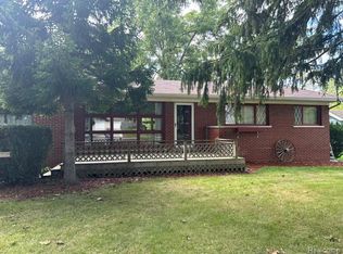 20095 Huron River Dr, Rockwood, MI 48173