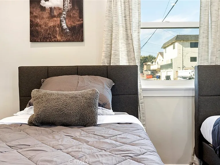 18228 Regina Ave — Photo 24