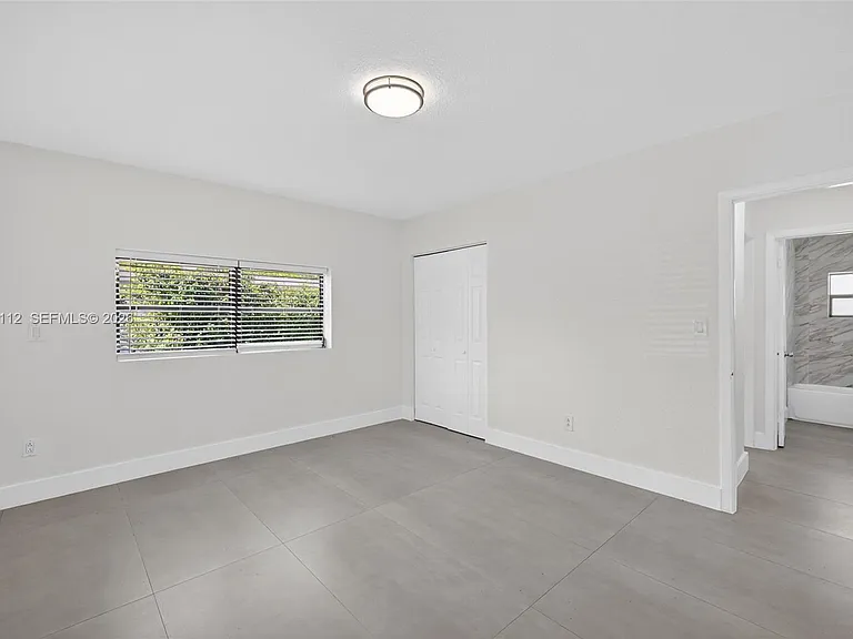 17150 NE 18th Ave — Photo 15
