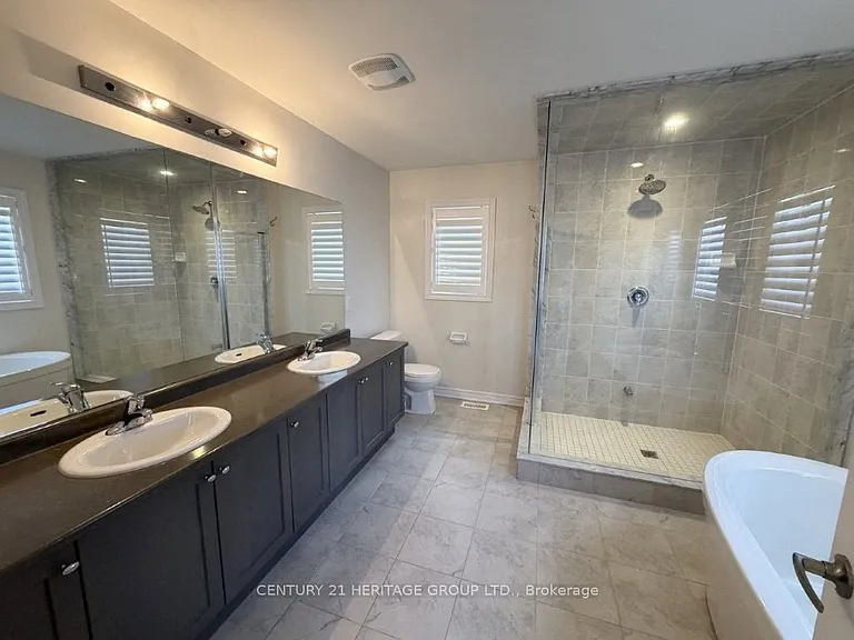 1449 Farrow Cres — Photo 17