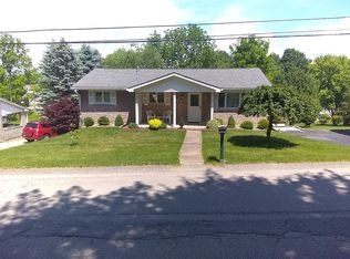17 Berlin Rd, Jeannette, PA 15644
