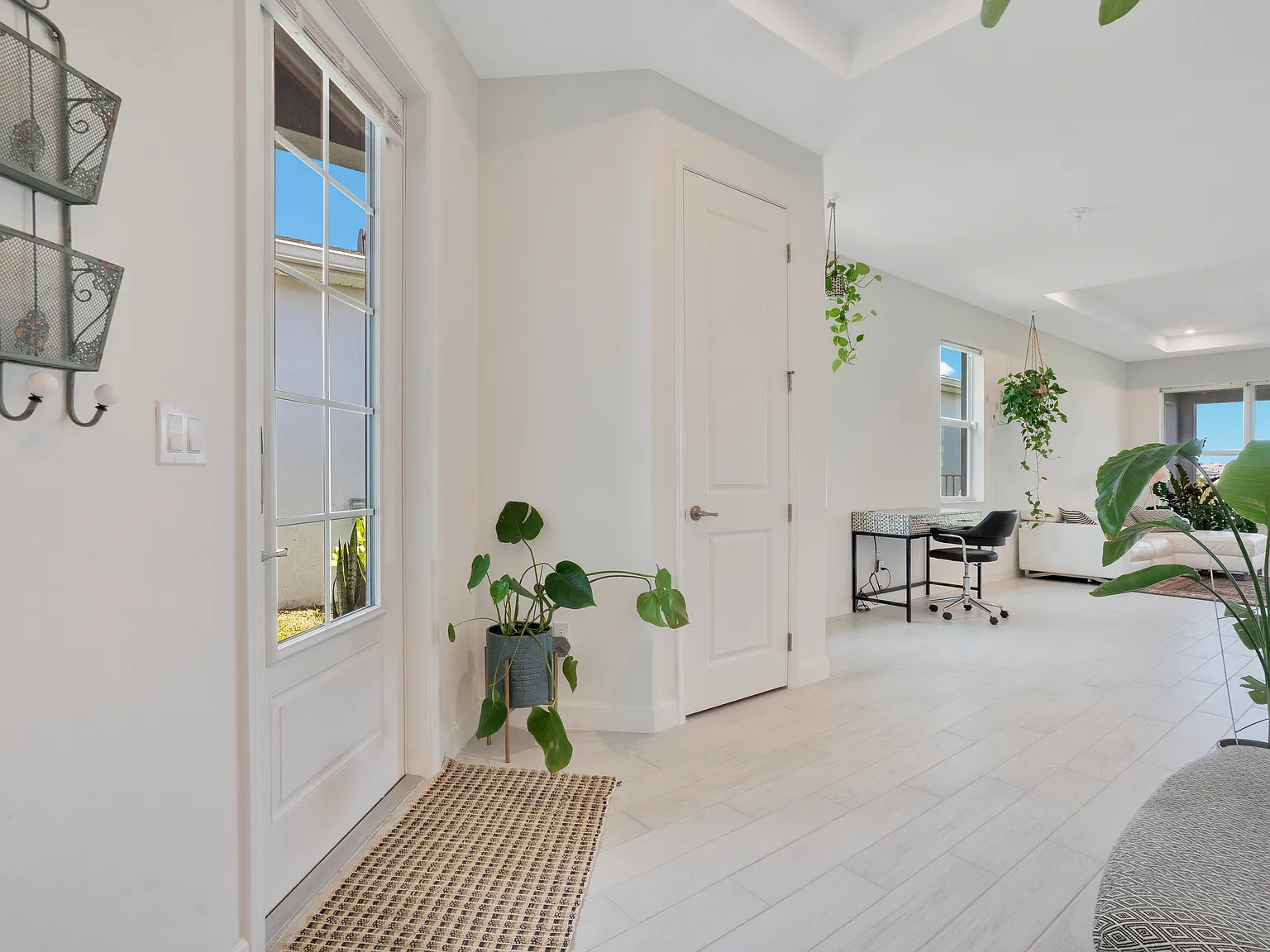 2 bed, 1723 sqft, $3,300 — Photo 3