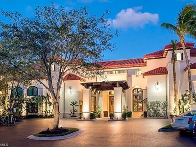221 9th St S #208, Naples, FL, 34102