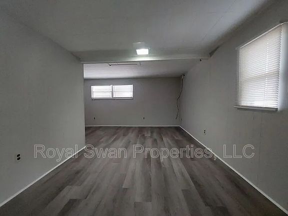 4th image of 115 1/2 Lenox St