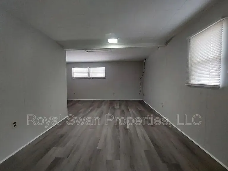 115 1/2 Lenox St — Photo 4