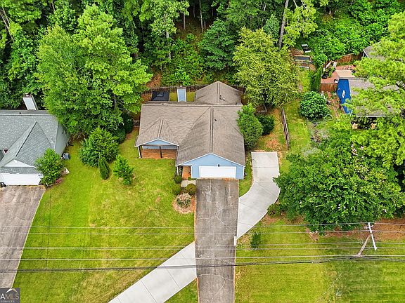 2nd image of 117 River Oaks Dr