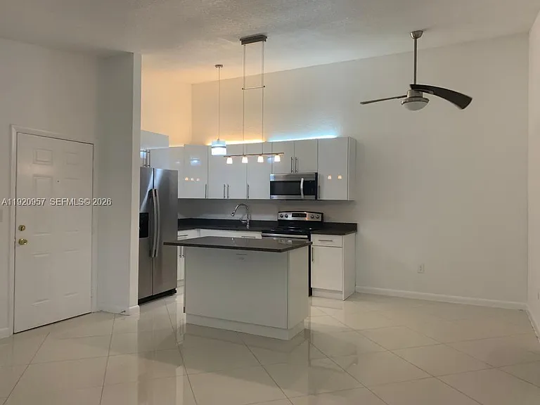 907 NE 199th St #204 — Photo 4