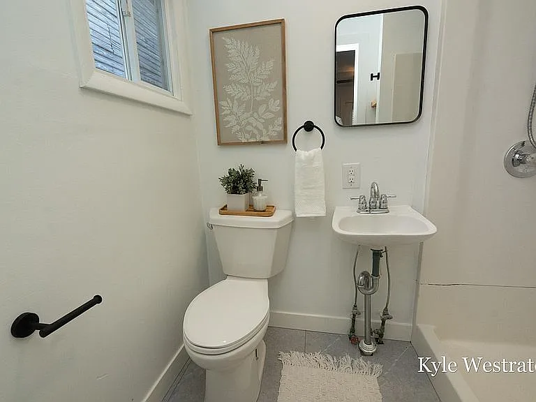 main floor bath - accessible