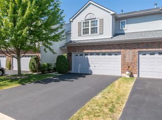 2544 Heritage Ct, Geneva, IL 60134