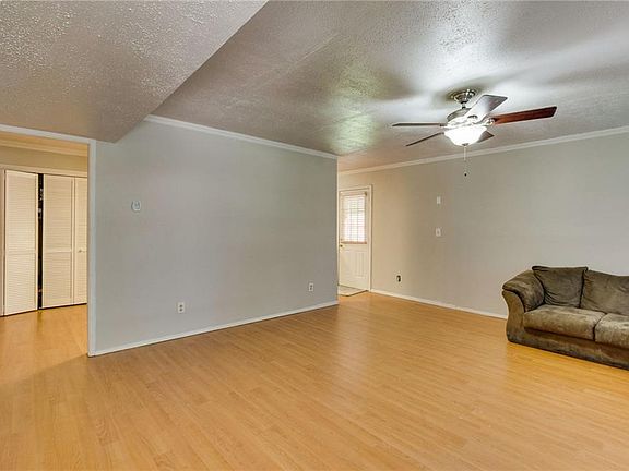 4th image of 4109 Salem Dr