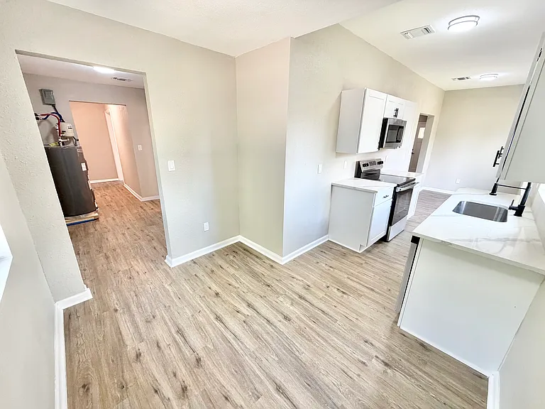 310 N Gevers St — Photo 13