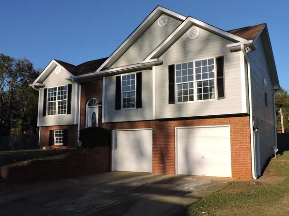 1320 Longbrook Dr, Bessemer, AL 35020