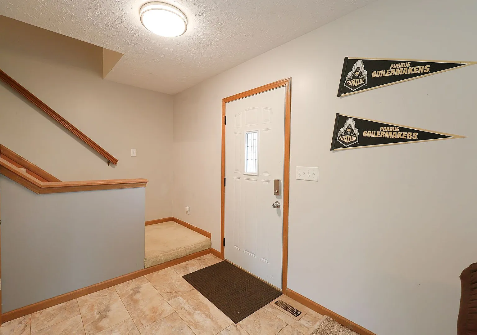Spacious 4-Bedroom Home with Pond Views & Private Backyard — Photo 3