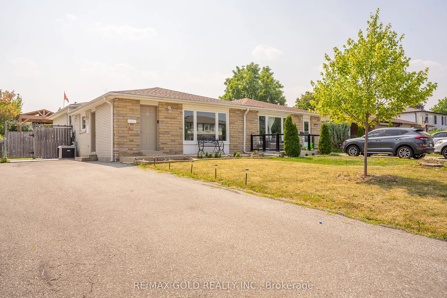 51 Davenport Cres photo 1