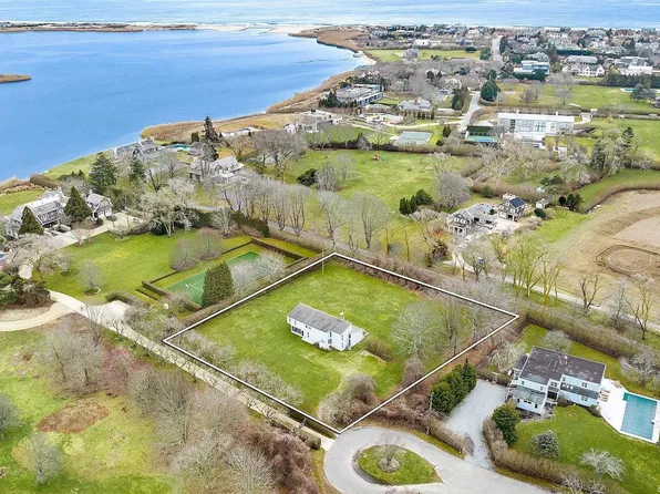 93 Silver Lane, Bridgehampton, NY 11932