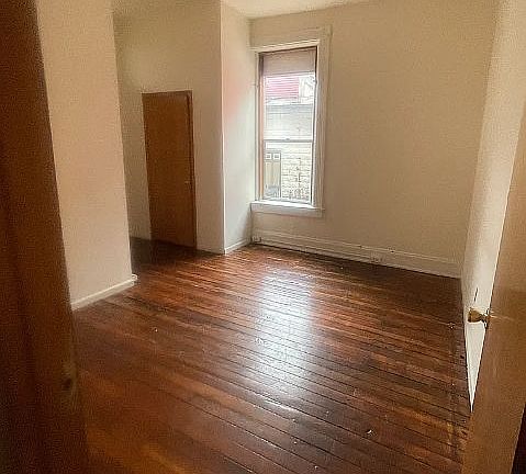 5th image of 3068 Sidney Ave