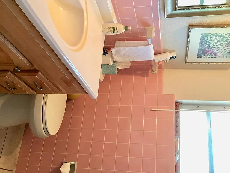 Bathroom 1 with full bathtub