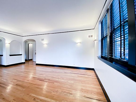 4th image of 4301 N Ashland Ave