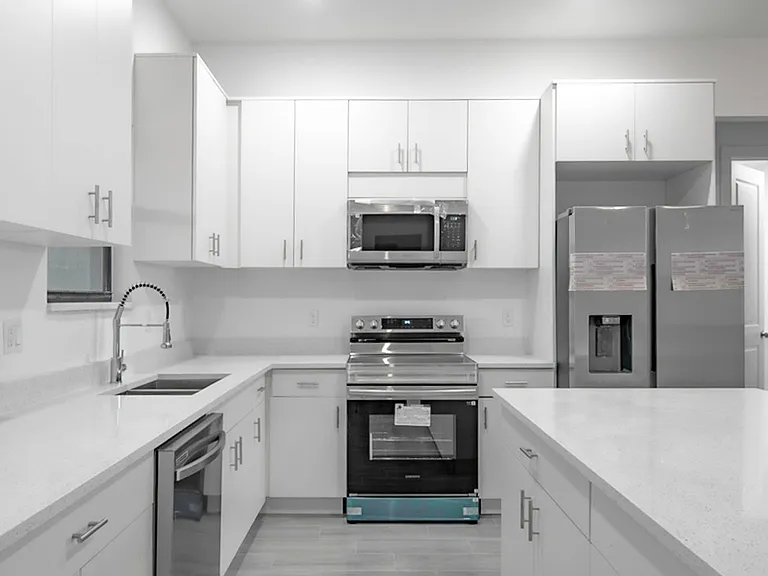 15633 Lakeland Cir — Photo 8