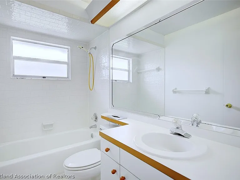 1602 Carrington Ave — Photo 19