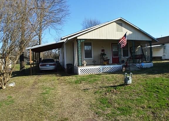 2nd image of 204 E Hickory St