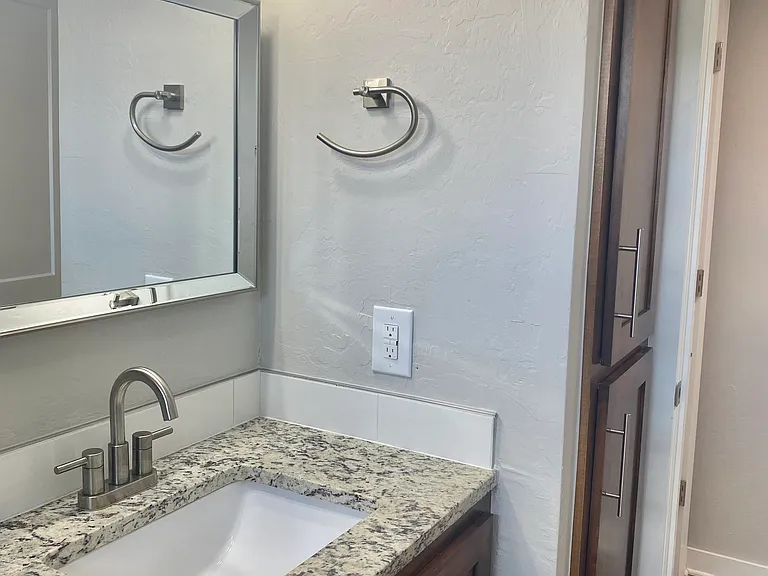 6824 NW Willow Springs Dr — Photo 12
