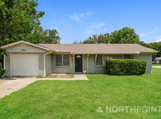 736 Treadwell Dr, Hurst, TX 76053