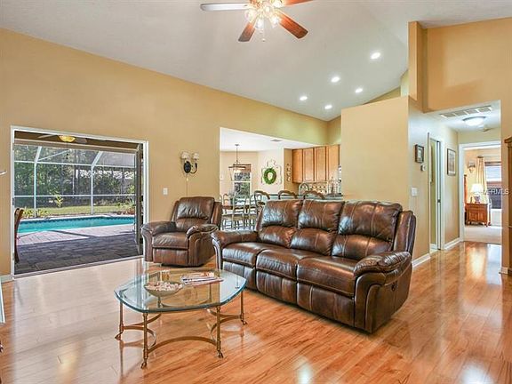 4th image of 28734 Lindenhurst Dr