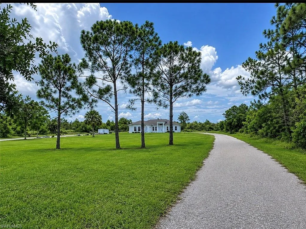 3 bed, 2.0 bath, 1735 sqft, $3,400 — Photo 1