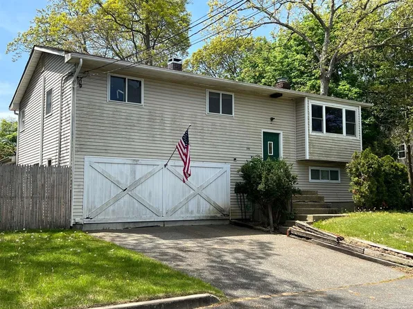 590 Montauk Highway, Bayport, NY 11705