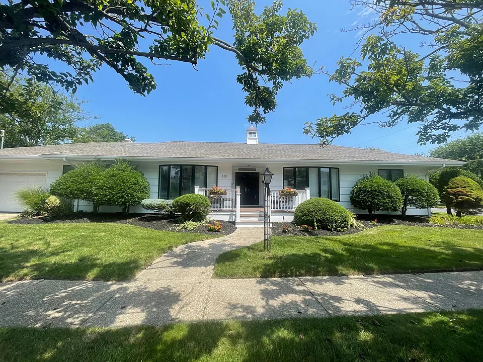 601 E Atlantic Blvd
