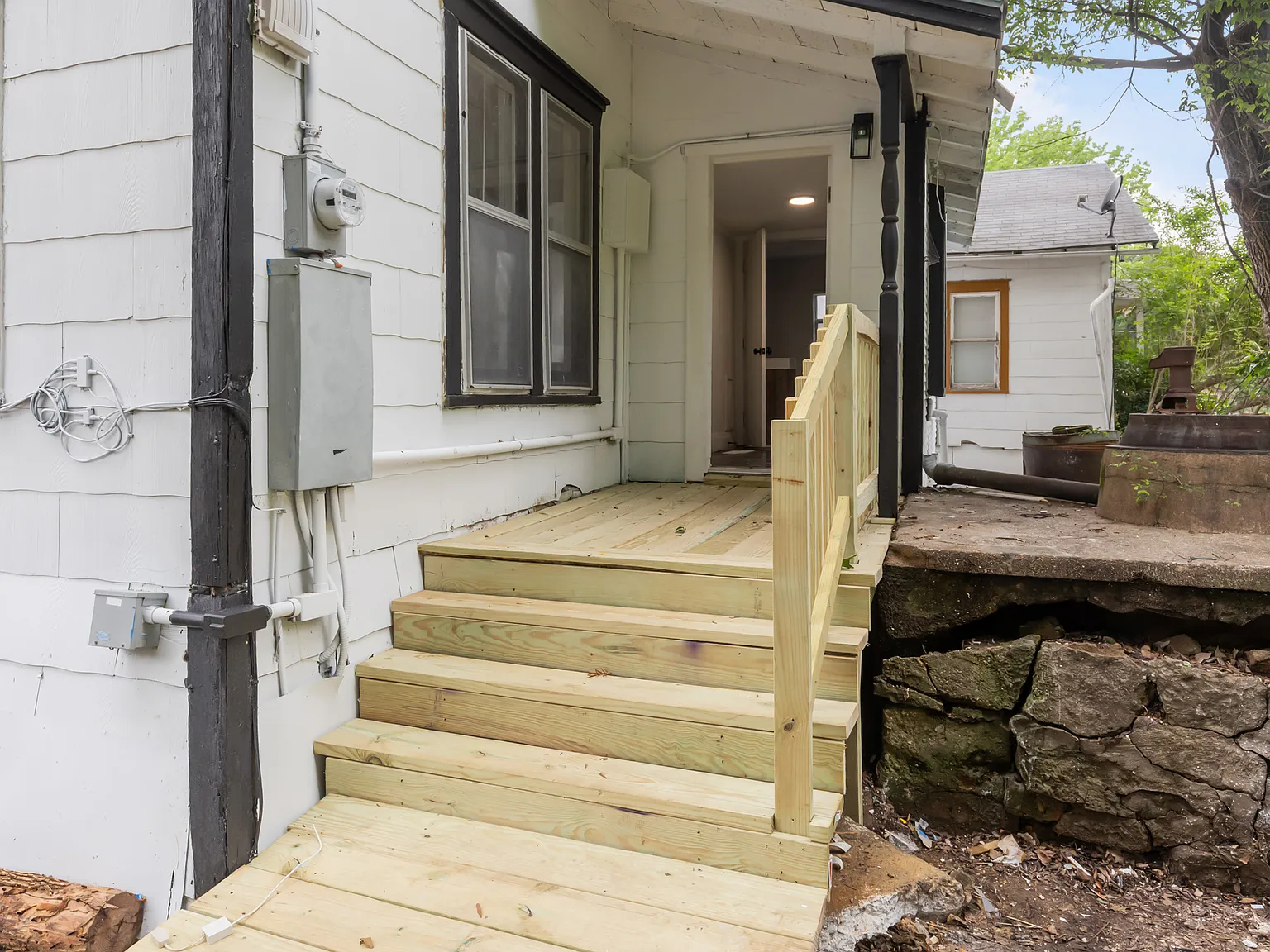 3 bed, 1864 sqft, $1,725 — Photo 2