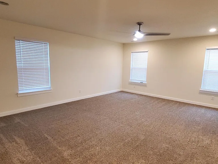 3203 N Winnetka Ave — Photo 10