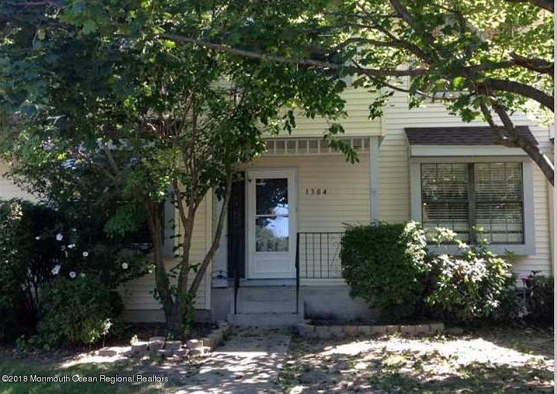 1st image of 1304 Arlington Dr