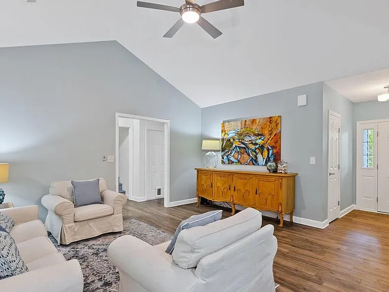 437 N Belvedere Dr — Photo 4