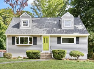 28 Carolina Dr, New City, NY 10956