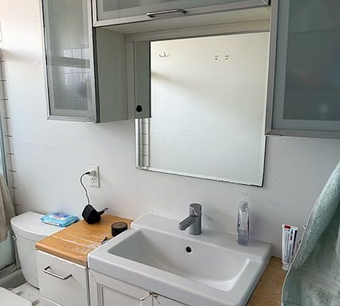 2nd image of 13850 Oxnard St #3