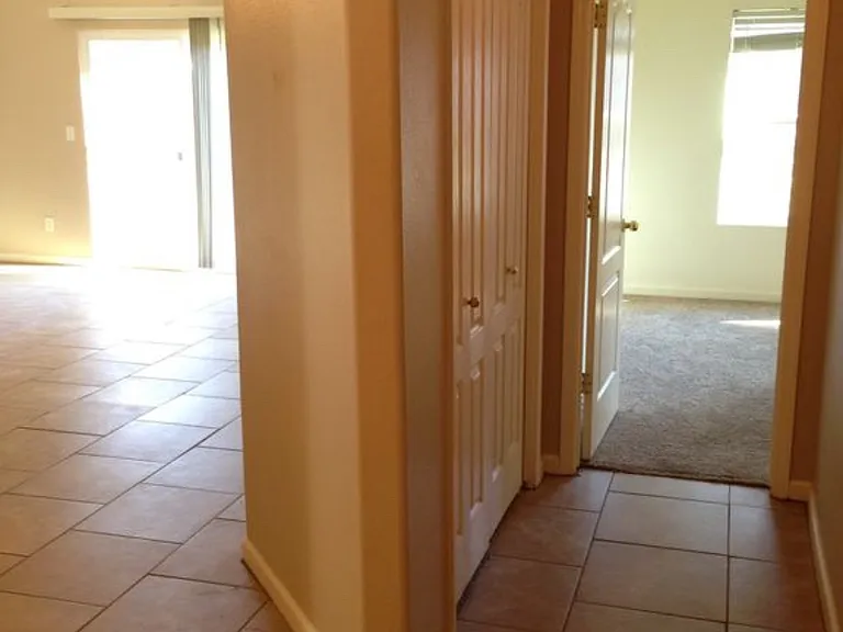 1268 Hillcrest St — Photo 4