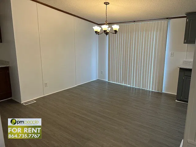 3 bed, 1920 sqft, $1,900 — Photo 2