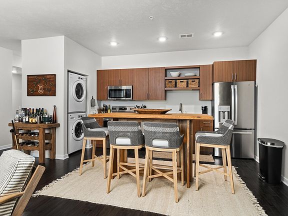 4th image of 630 S Garfield Ave APT 301