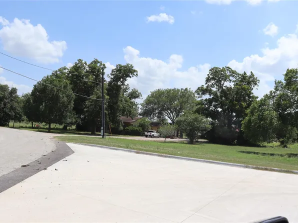 2001 Clear Fork St, Lockhart, TX 78644