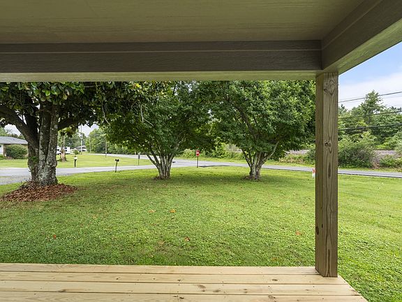 5th image of 1156 Chestnut Dr
