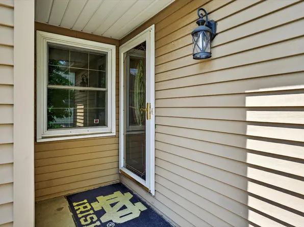 1018 Wheatstone Dr, Mishawaka, IN 46544