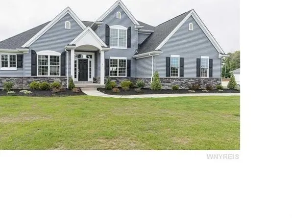 55 Woodthrush Trl, Orchard Park, NY 14127